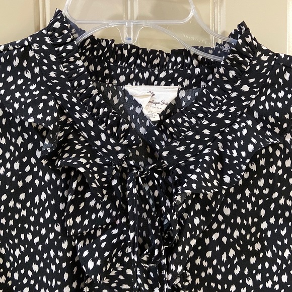 Sleeveless Blouse by Betsy’s Boutique Shop. EUC! - Picture 4 of 16